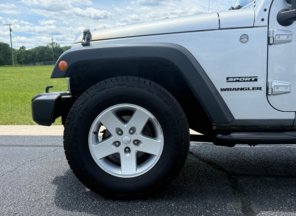 2011 Jeep Wrangler — photo 7