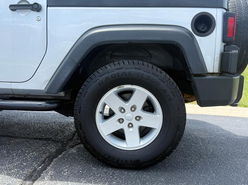 2011 Jeep Wrangler — photo 8