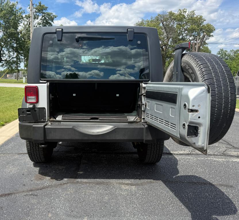 2011 Jeep Wrangler — photo 12