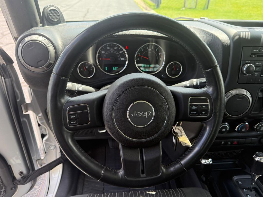 2011 Jeep Wrangler — photo 21