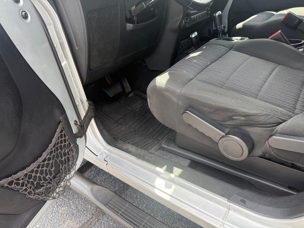 2011 Jeep Wrangler — photo 26
