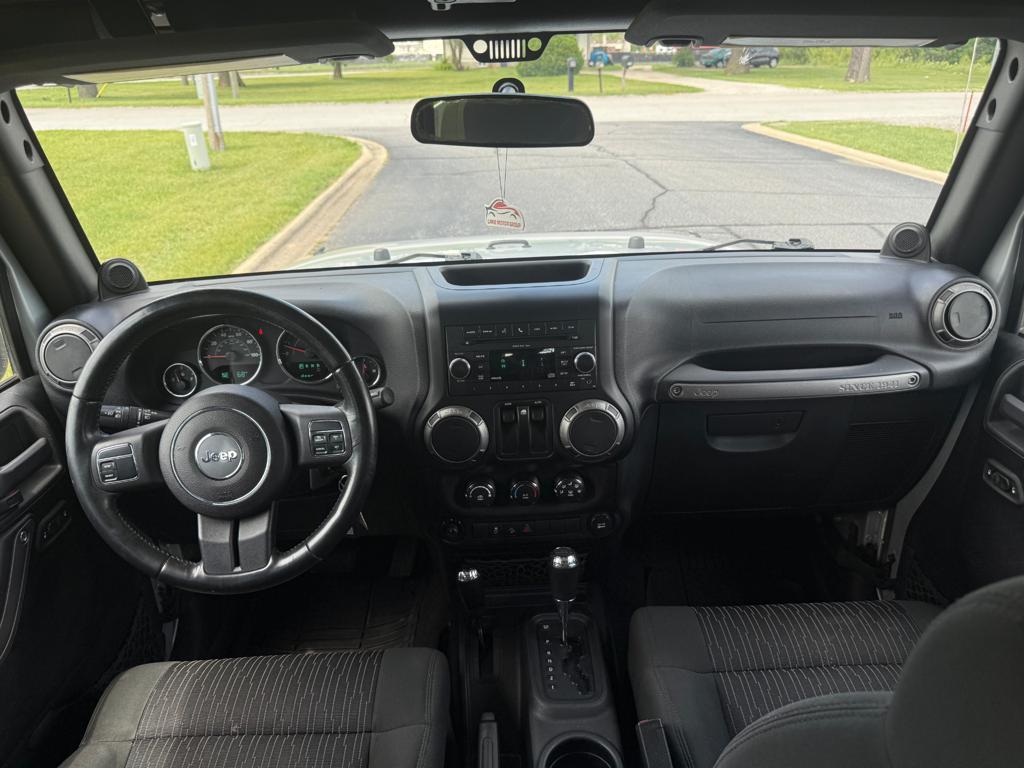 2011 Jeep Wrangler — photo 27