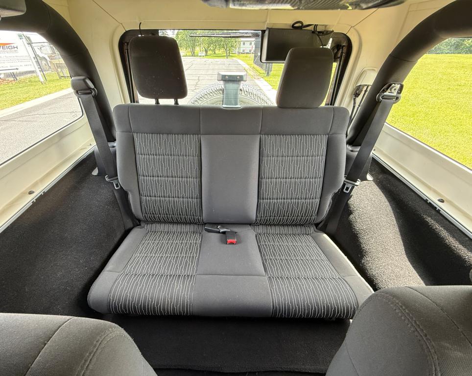 2011 Jeep Wrangler — photo 30
