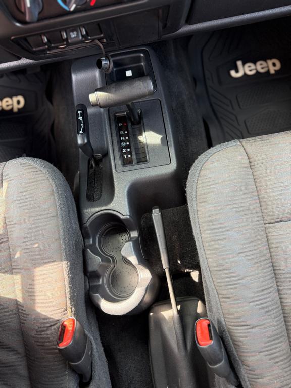 2004 Jeep Wrangler — photo 18