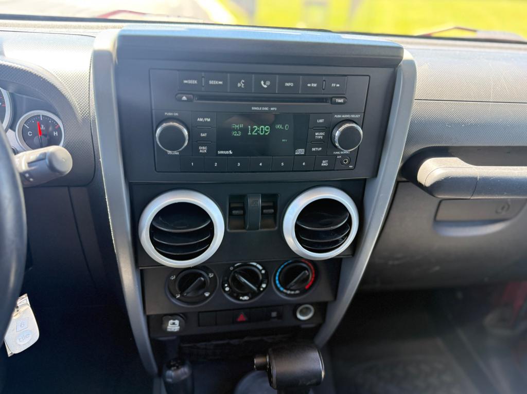 2009 Jeep Wrangler — photo 19