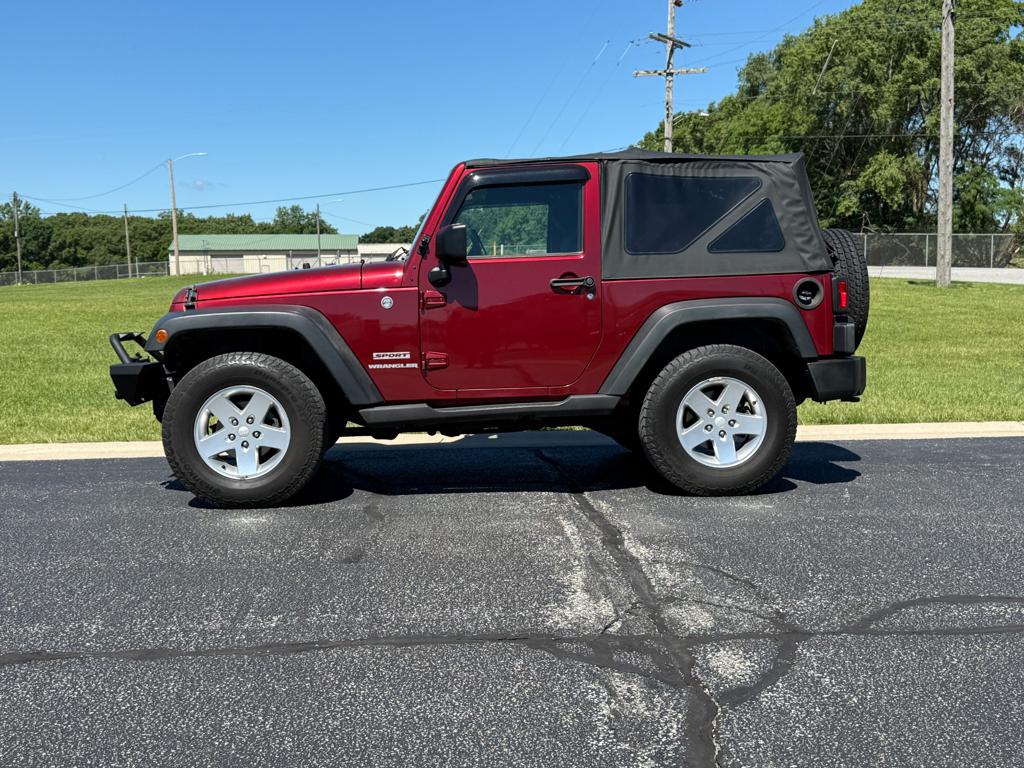 2011 Jeep Wrangler — photo 10