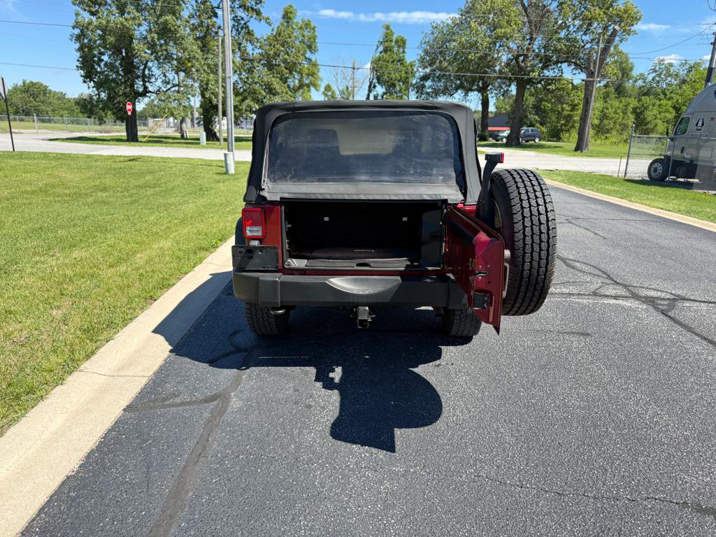 2011 Jeep Wrangler — photo 14