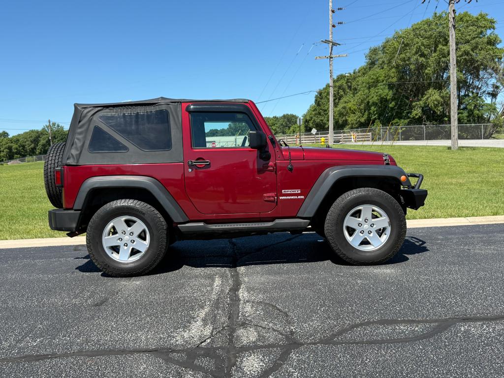 2011 Jeep Wrangler — photo 17