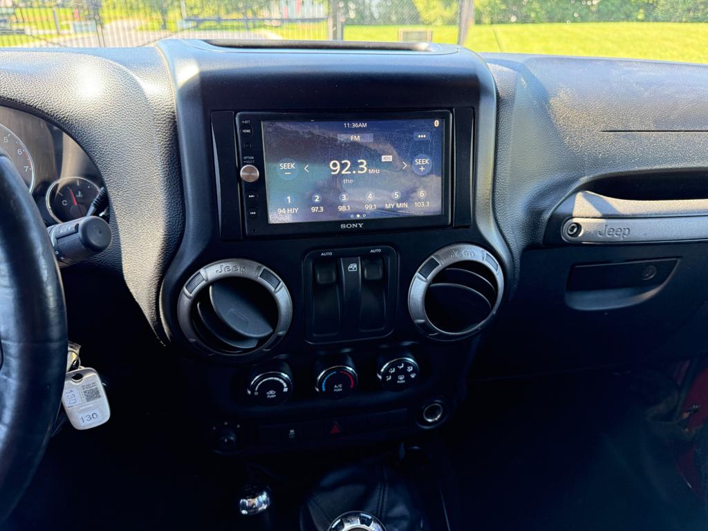 2011 Jeep Wrangler — photo 20