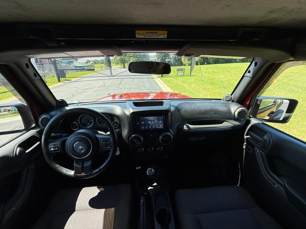 2011 Jeep Wrangler — photo 27