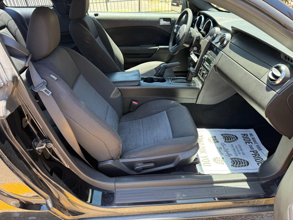 2009 Ford Mustang — photo 20