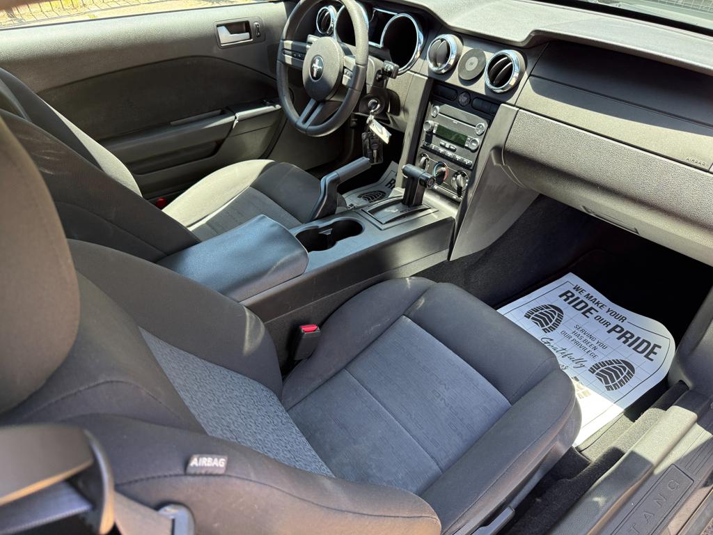2009 Ford Mustang — photo 21