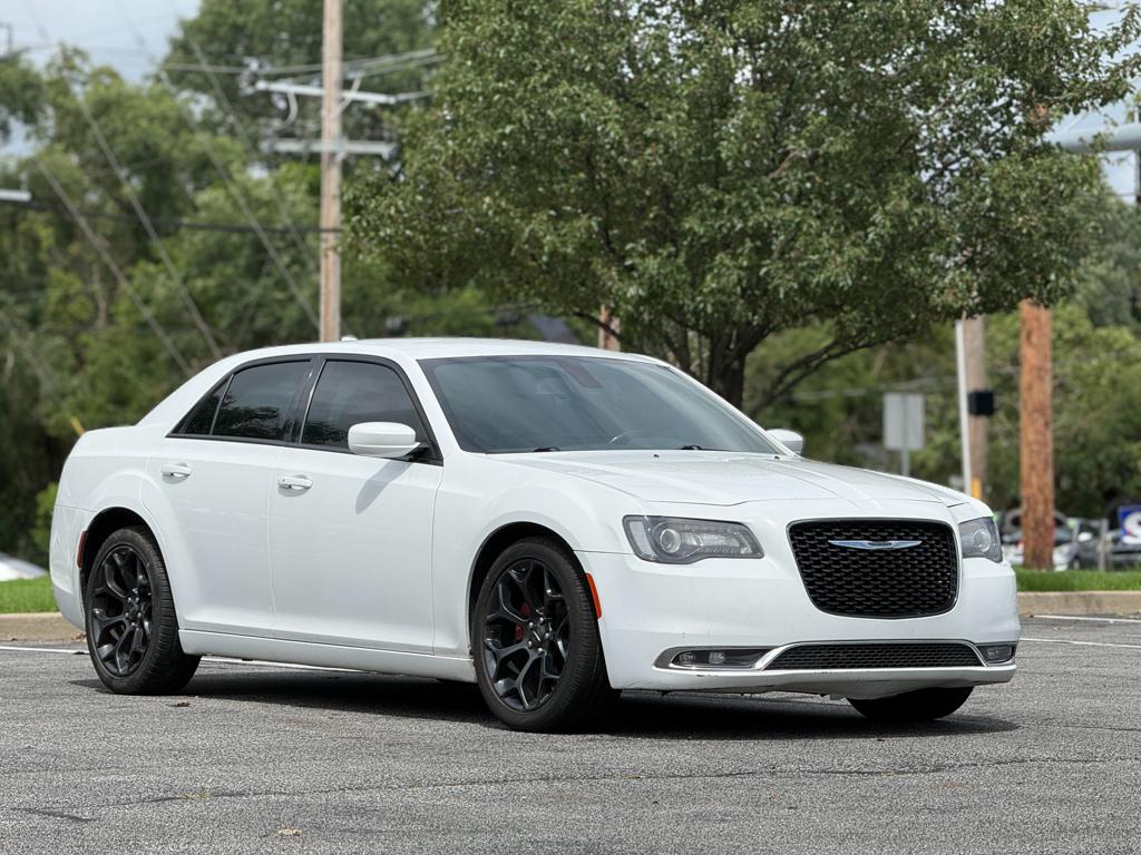 2019 Chrysler 300 — photo 1