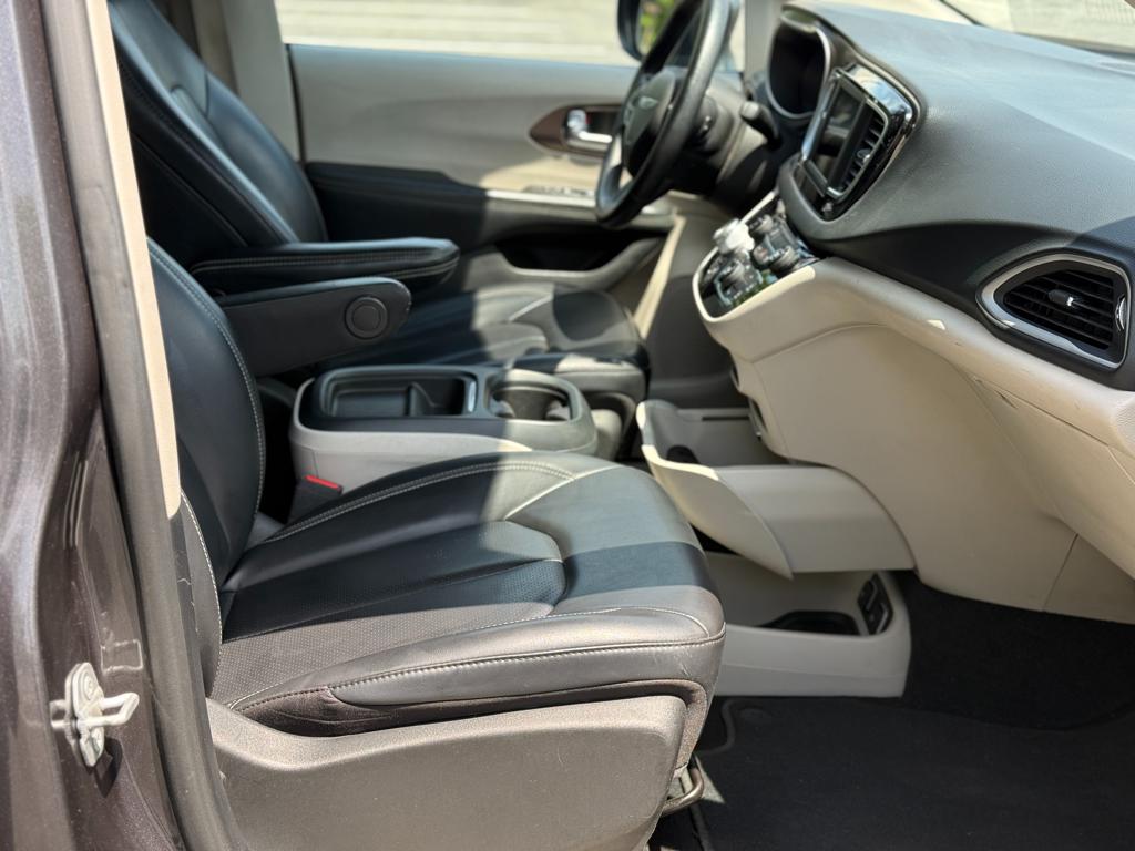 2021 Chrysler Voyager — photo 18