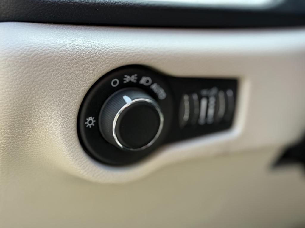 2021 Chrysler Voyager — photo 25
