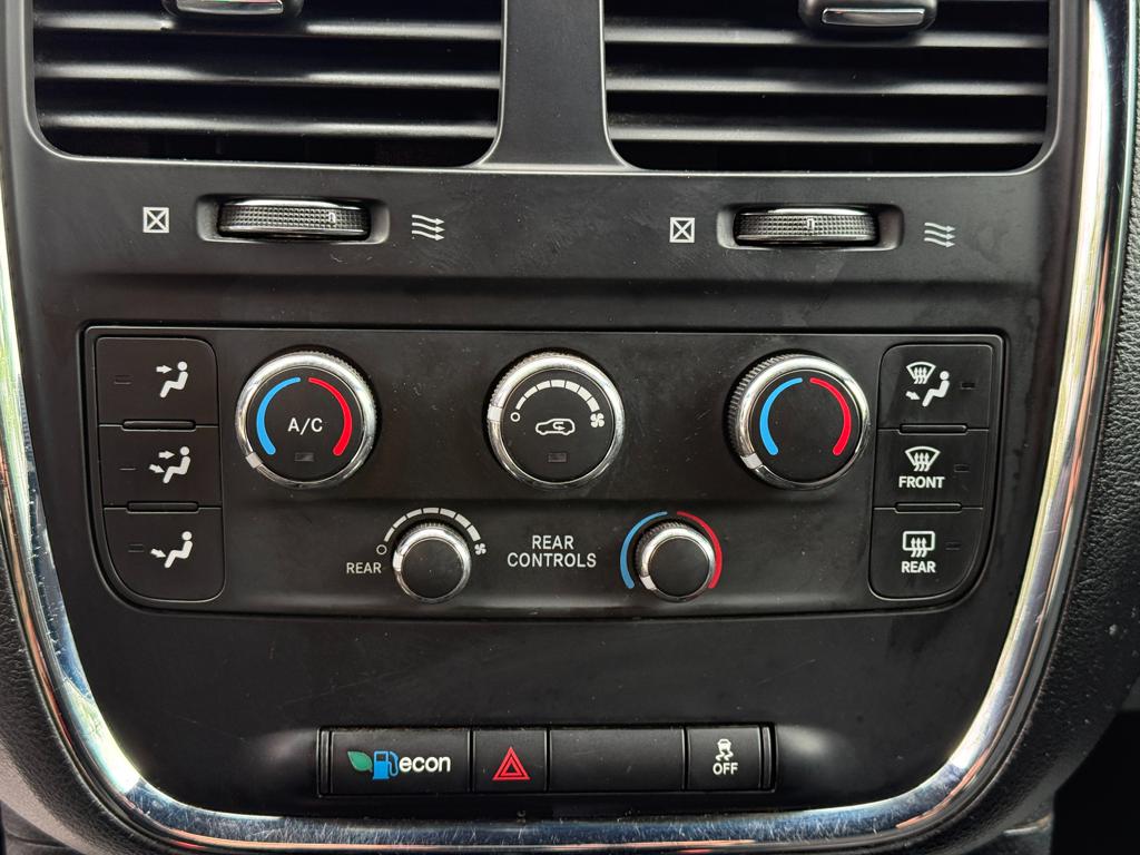 2014 Dodge Grand Caravan — photo 30
