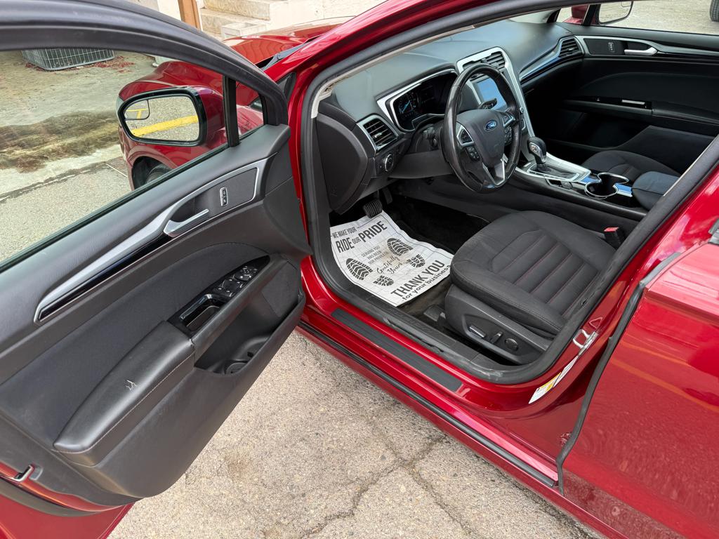 2016 Ford Fusion — photo 17