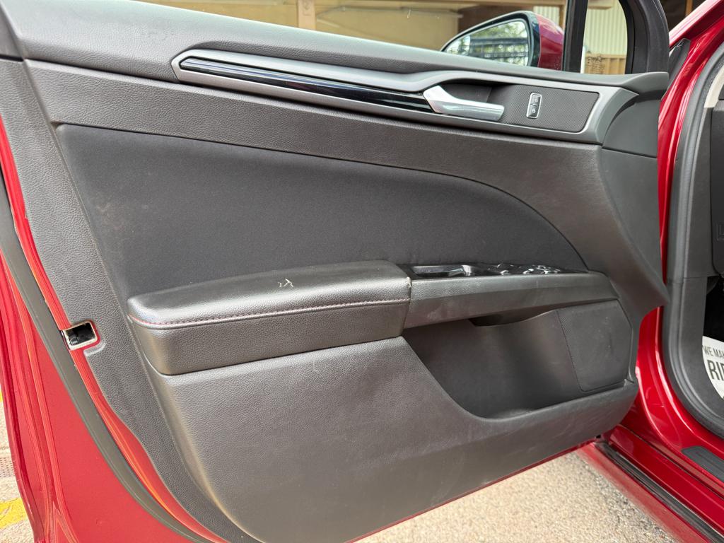 2016 Ford Fusion — photo 18