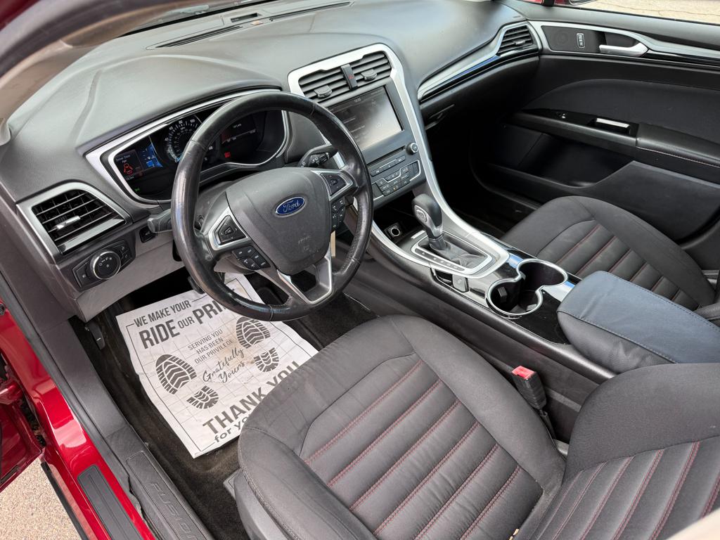 2016 Ford Fusion — photo 20