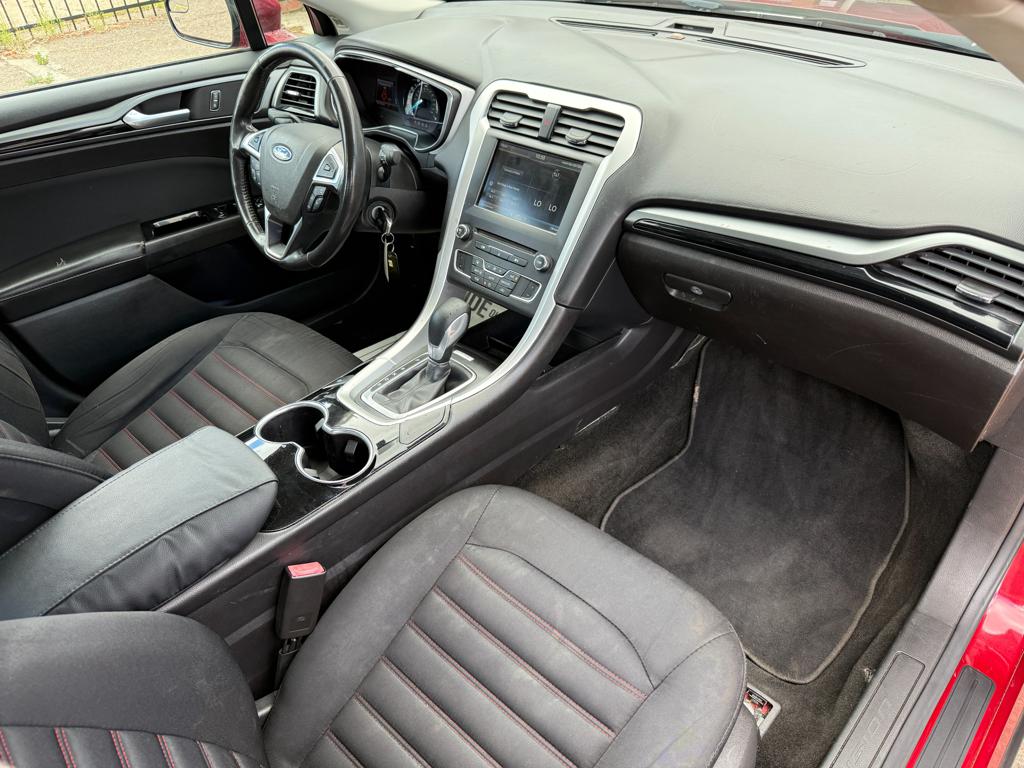 2016 Ford Fusion — photo 23