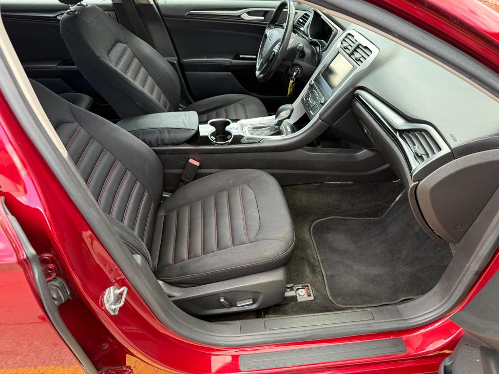 2016 Ford Fusion — photo 24