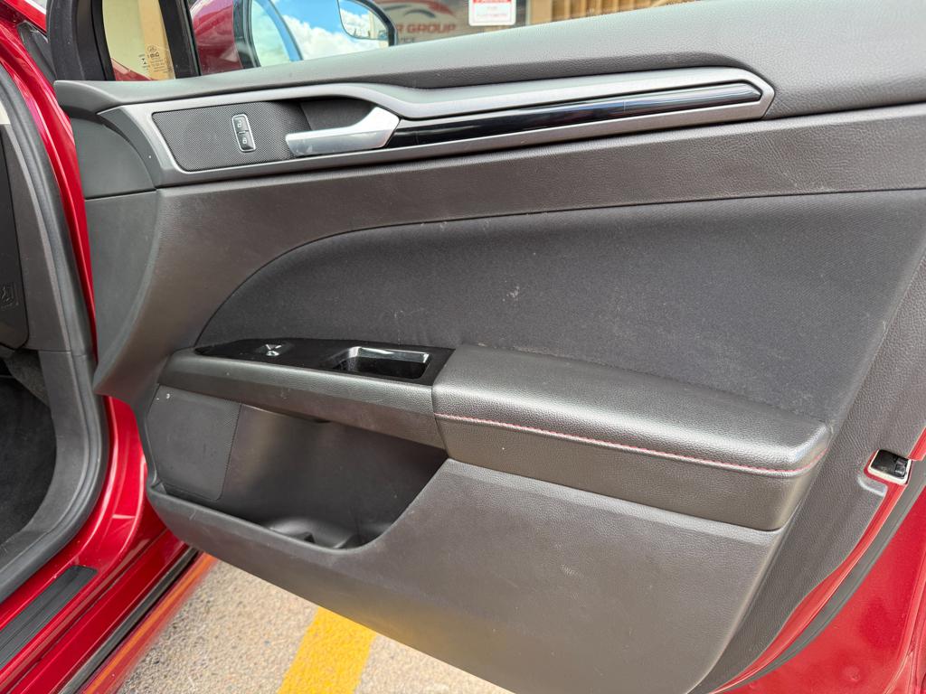 2016 Ford Fusion — photo 25