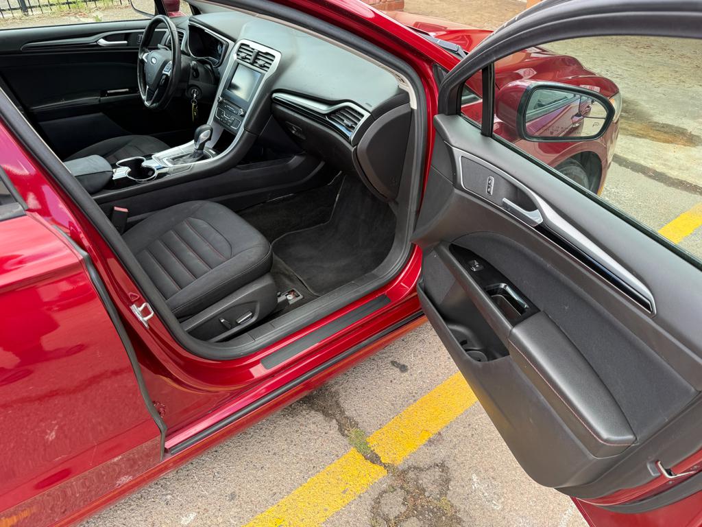2016 Ford Fusion — photo 26