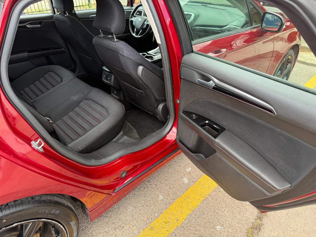 2016 Ford Fusion — photo 27