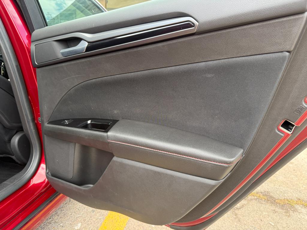 2016 Ford Fusion — photo 28