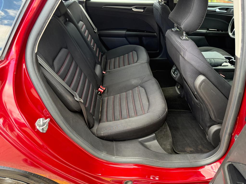 2016 Ford Fusion — photo 29