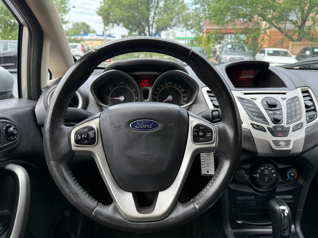 2013 Ford Fiesta — photo 9