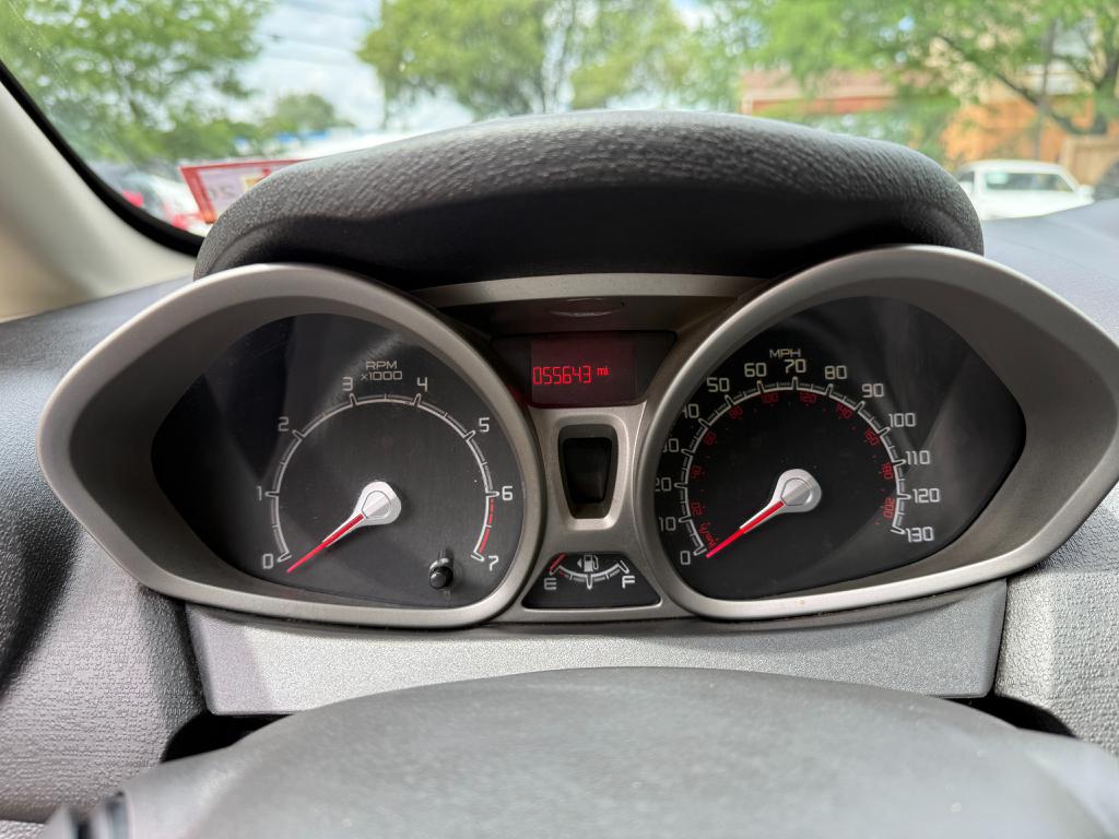 2013 Ford Fiesta — photo 16