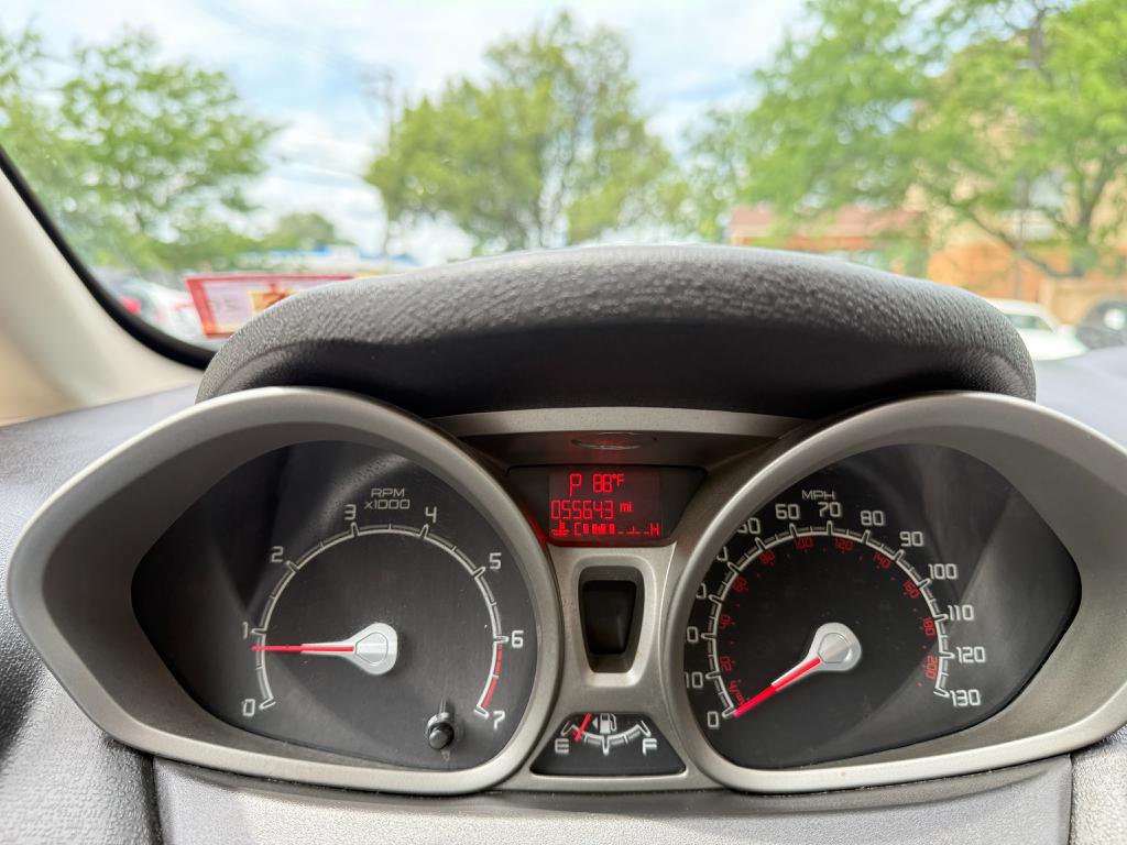 2013 Ford Fiesta — photo 17