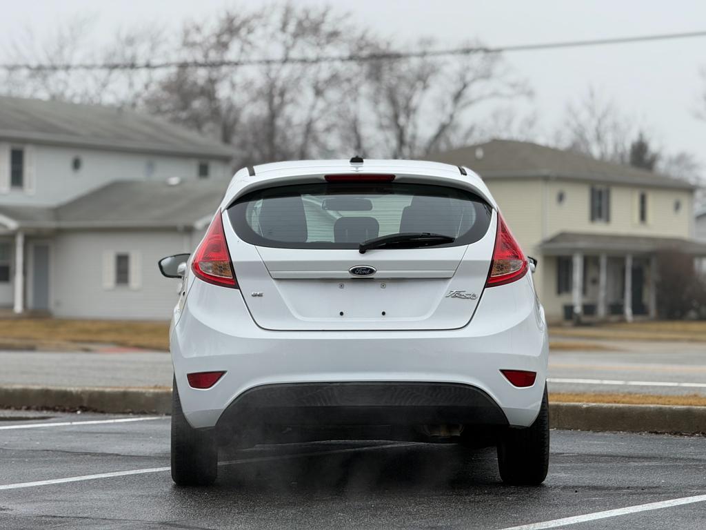 2012 Ford Fiesta — photo 11
