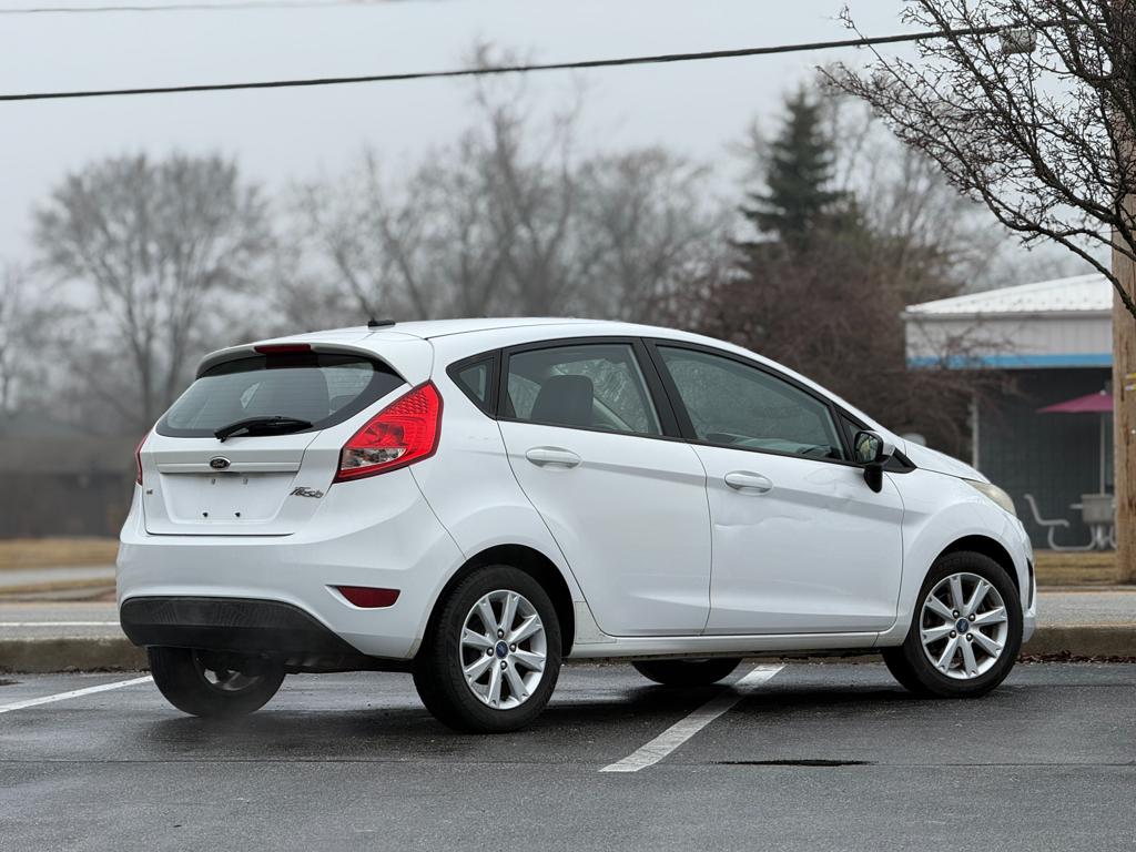 2012 Ford Fiesta — photo 12