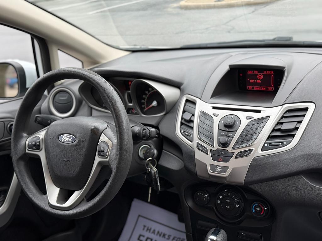 2012 Ford Fiesta — photo 19