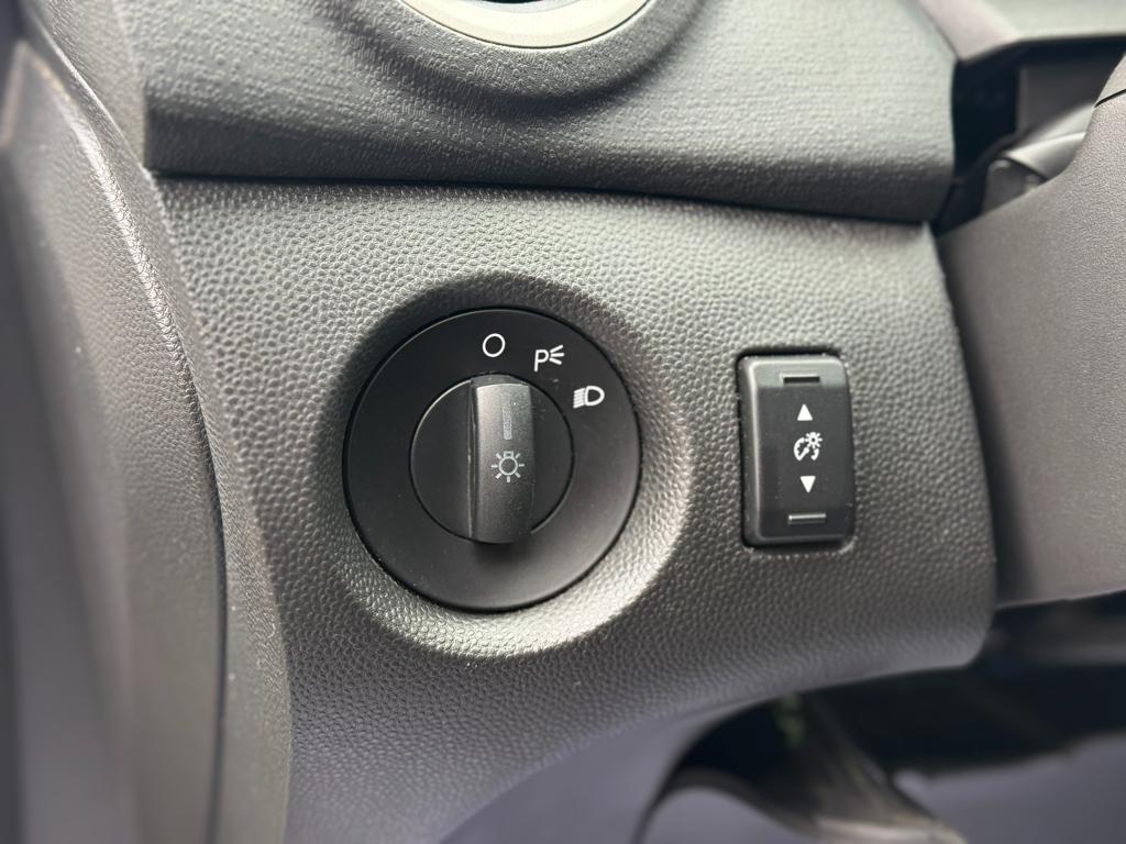 2012 Ford Fiesta — photo 20