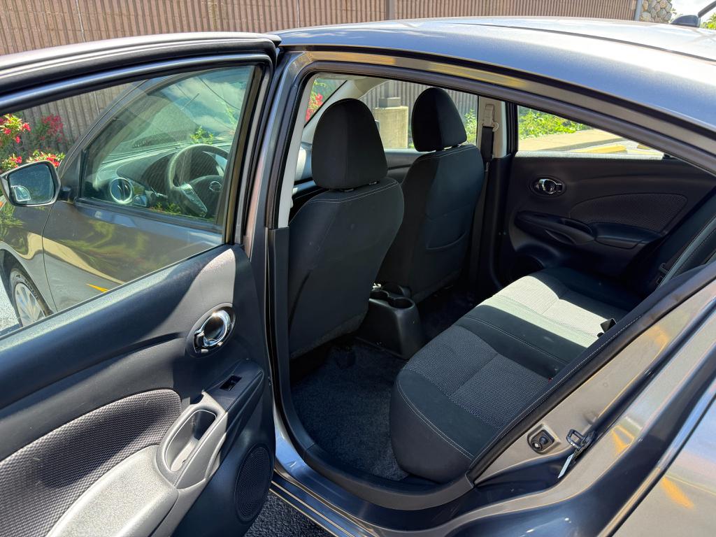 2017 Nissan Versa — photo 16