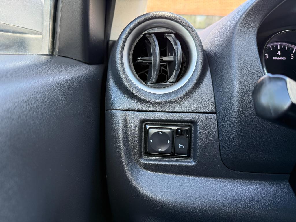 2017 Nissan Versa — photo 22
