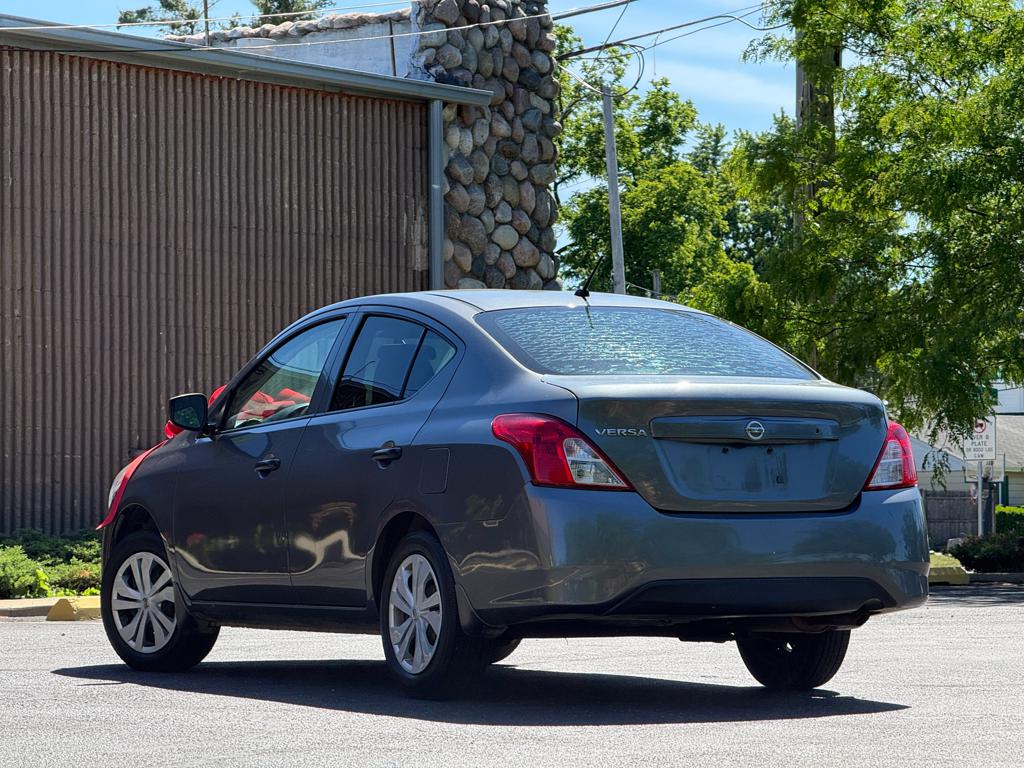2018 Nissan Versa — photo 8