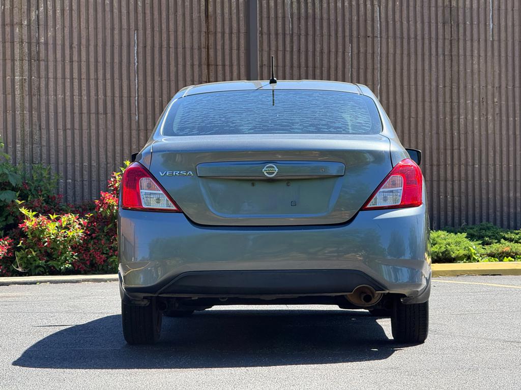2018 Nissan Versa — photo 10