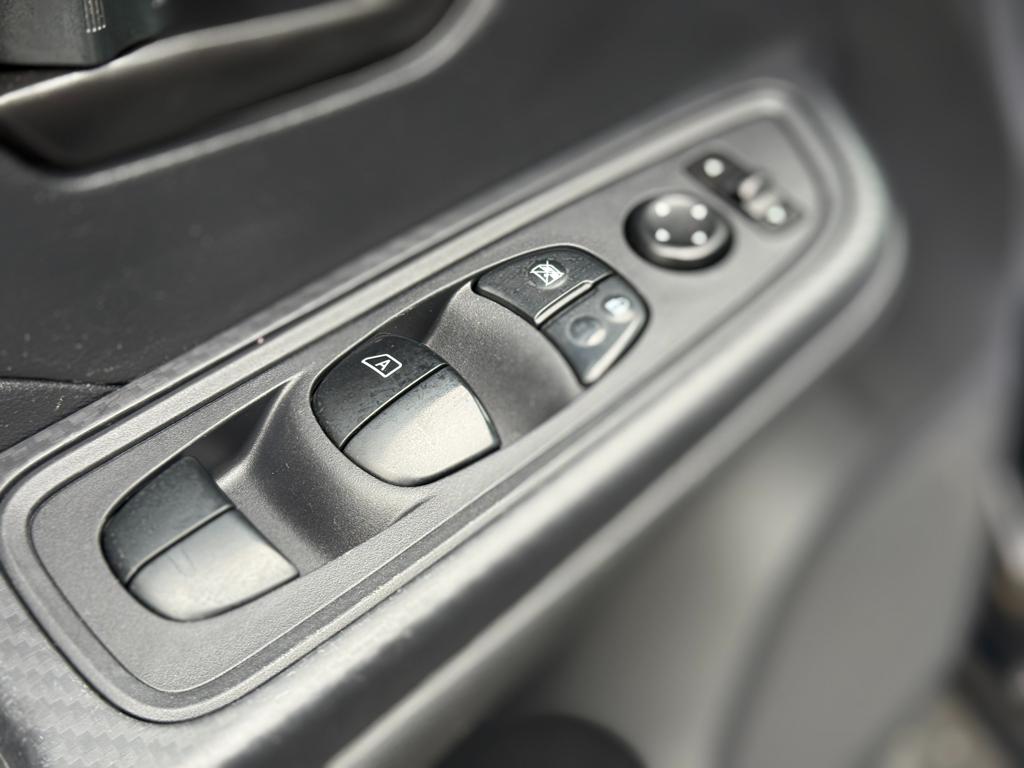 2020 Nissan Versa — photo 17