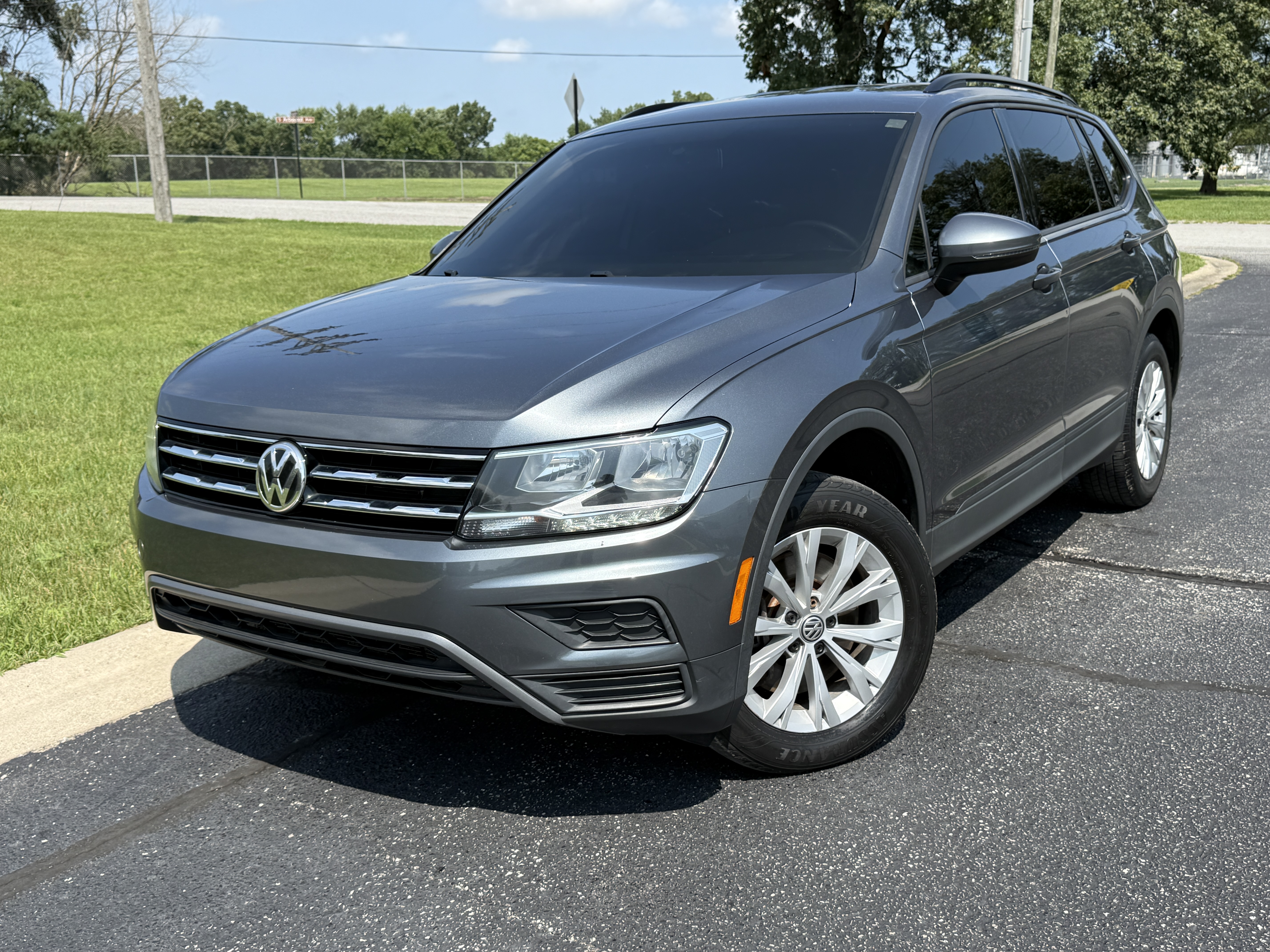 2020 Volkswagen Tiguan — photo 1