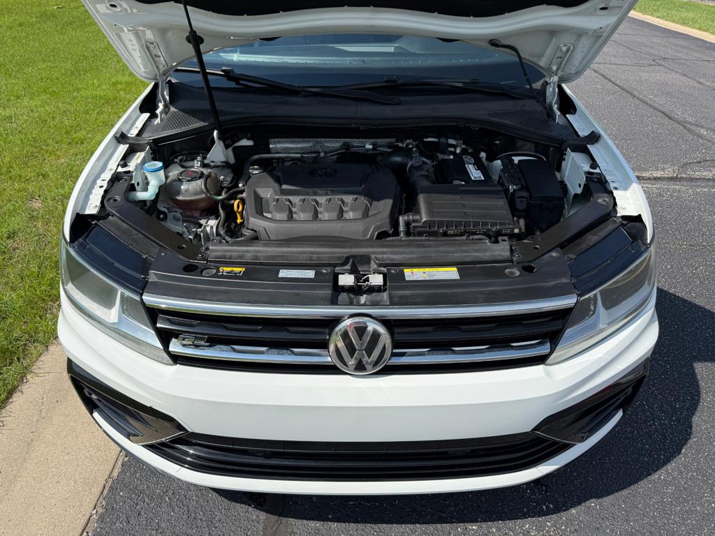 2020 VW Tiguan R-Line — photo 3