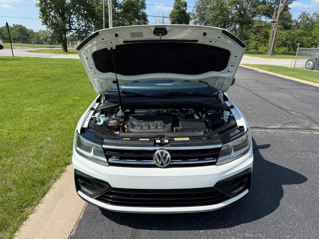 2020 VW Tiguan R-Line — photo 4