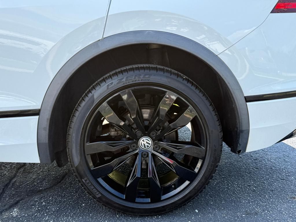 2020 VW Tiguan R-Line — photo 8