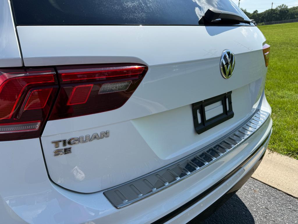 2020 VW Tiguan R-Line — photo 10