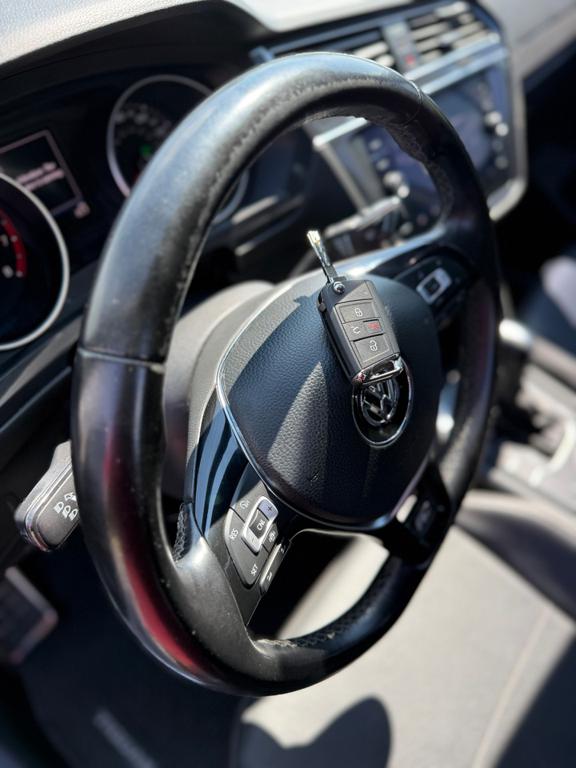 2020 VW Tiguan R-Line — photo 25