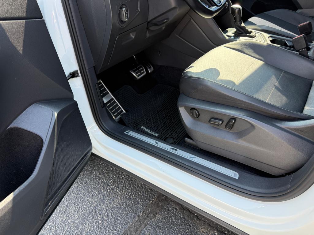 2020 VW Tiguan R-Line — photo 30