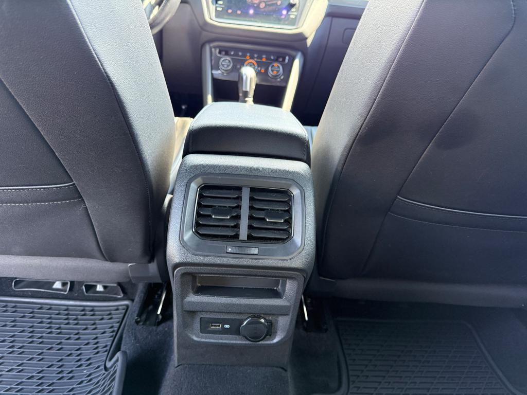 2020 VW Tiguan R-Line — photo 33
